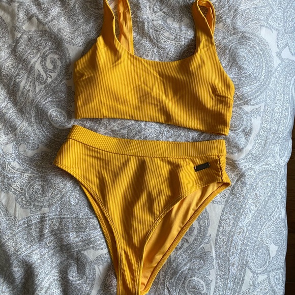 Gymshark Essence Citrus Yellow Bikini - Picture 6 of 10